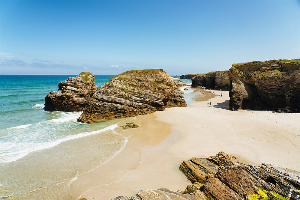 Galicia-se-luce-este-verano-con-108-playas-con-bandera-azul