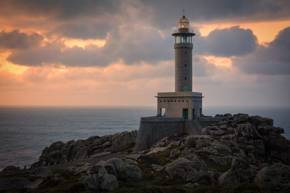 Los faros del atlántico: los guardianes de la costa gallega